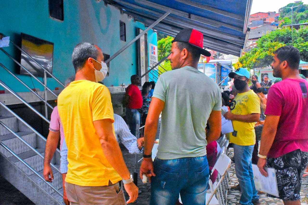 Camacã: Prefeito Paulo do Gás e vice- prefeito Rai visitam o SAC móvel